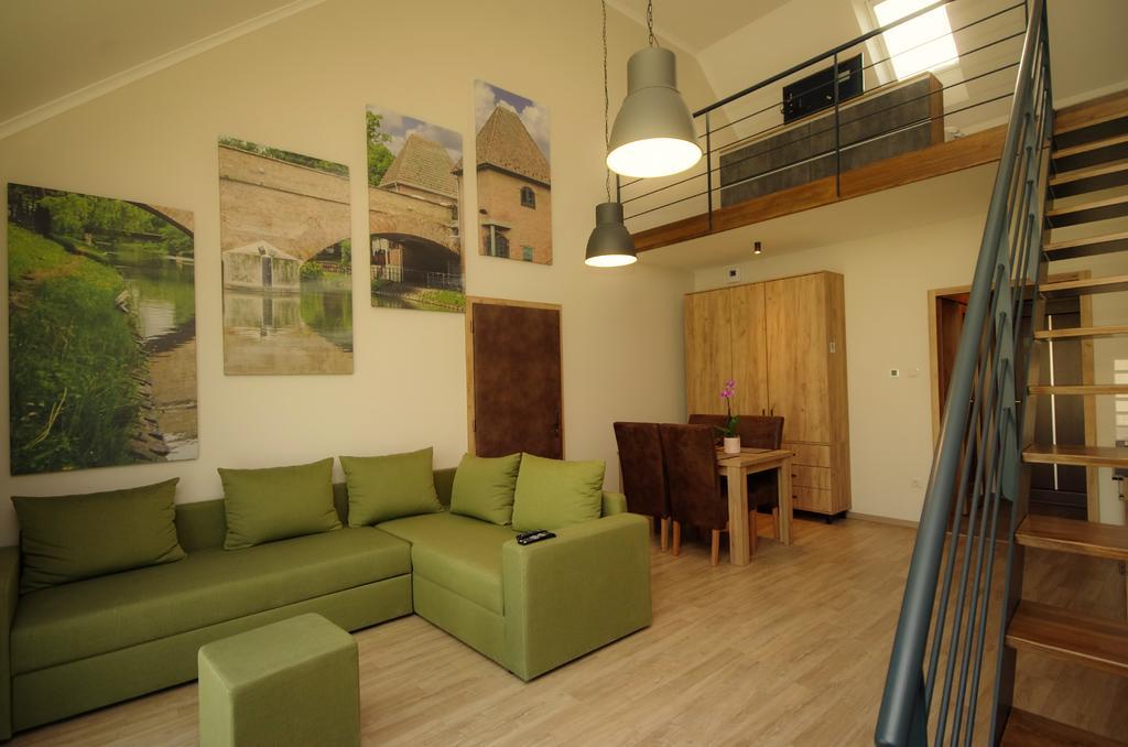 Almasy Apartmanhaz غيولا المظهر الخارجي الصورة