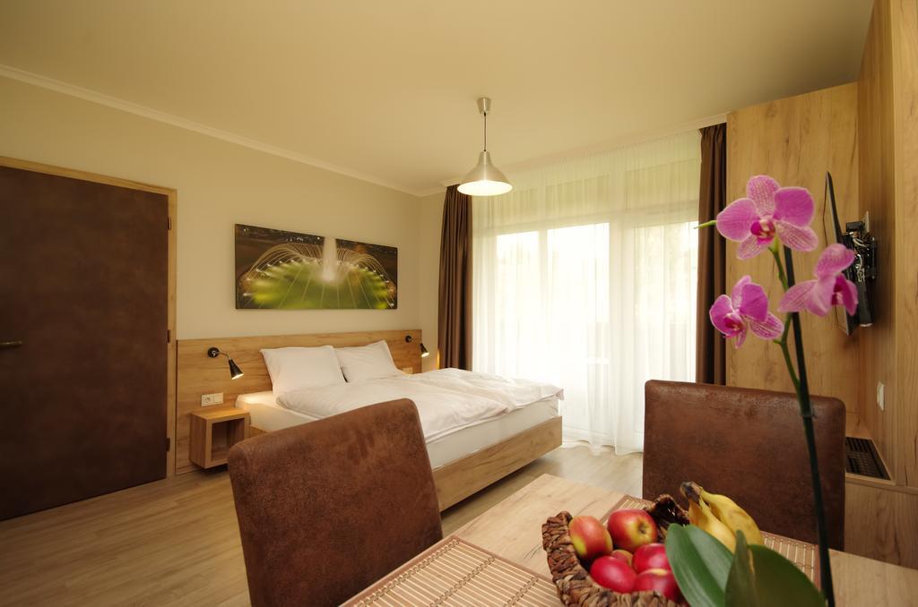 Almasy Apartmanhaz غيولا المظهر الخارجي الصورة