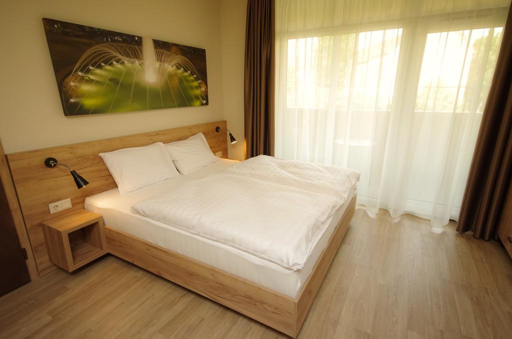 Almasy Apartmanhaz غيولا المظهر الخارجي الصورة