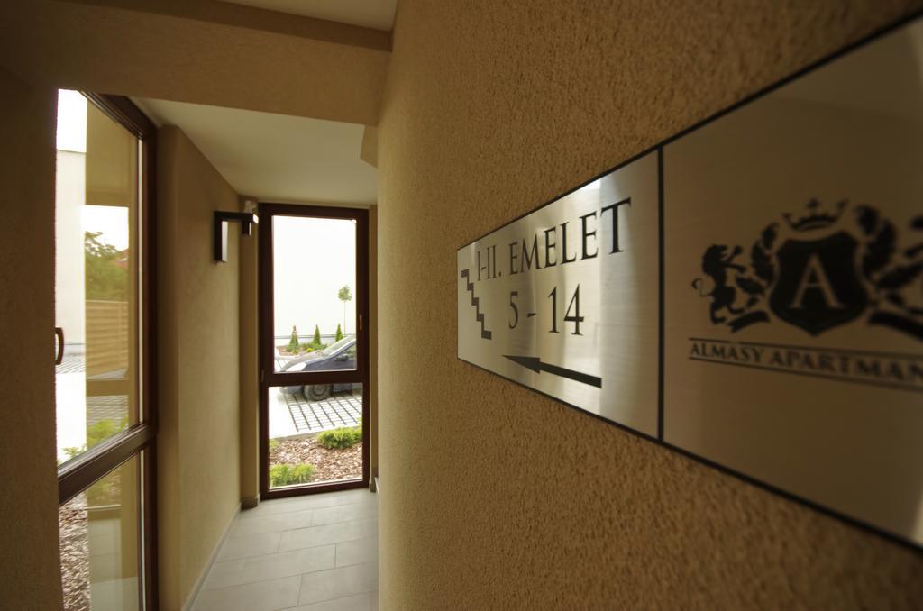 Almasy Apartmanhaz غيولا المظهر الخارجي الصورة